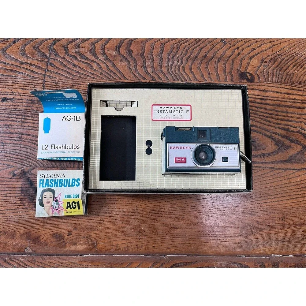 Kodak Hawkeye Instamatic F Camera Outfit With Original Box And Bulbs 1964-1968